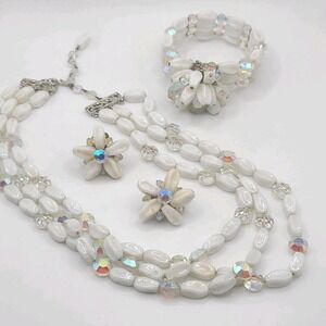 Vintage Hobe Signed Milk Glass Jewelry Set Necklace Bracelet Earrings‎ Floral